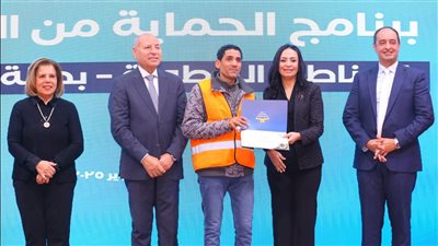 وزيرة التضامن تكرم 100 متعافٍ من الإدمان من أبناء المناطق المطورة 