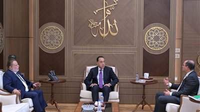 الحكومة: ارتفاع احتياطات النقد الأجنبي وقفزات في تحويلات المصريين بالخارج وتوفير السلع قبل رمضان