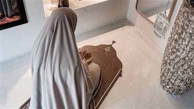 30 دعاء لـ قضاء الدين والرزق.. اللهم اجعلني من عبادك المتقين