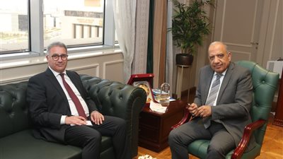 استعدادا لاستلام منصبه.. وزير الكهرباء يلتقي السفير المصري لدى الصين لتعزيز التعاون مع الشركات الصينية 