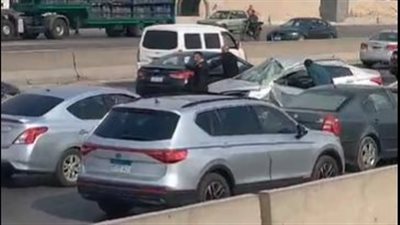 إصابة 3 أشخاص إثر تصادم سيارتين ملاكي أعلى الطريق الدائري| بث مباشر 