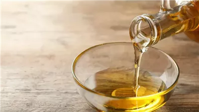 تقلل جفاف الفم.. تعرف على فوائد زيت الحمضيات 