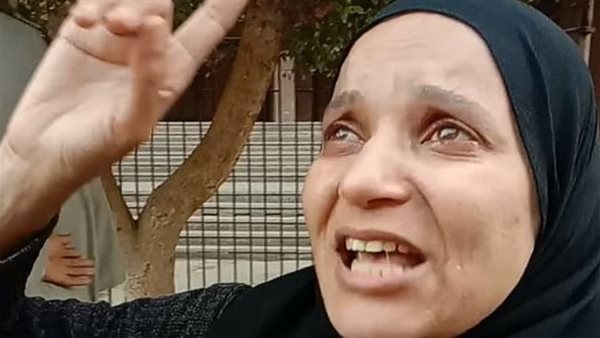 والدة الطفل