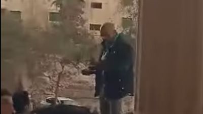 مهتز نفسيا.. التحفظ على شخص حاول إنهاء حياته بسكين أمام محكمة جنوب القاهرة