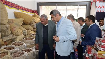 محافظ السويس يتفقد معرض أهلًا رمضان لتوفير السلع الغذائية بأسعار مخفضة