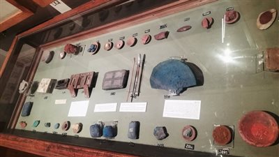 المتحف المصري بالتحرير يعرض قطع أثرية عن أدوات الكتابة في مصر القديمة | صور