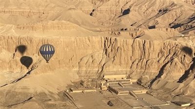 الرياح توقف المغامرة.. إلغاء رحلات البالون الطائر في الأقصر اليوم