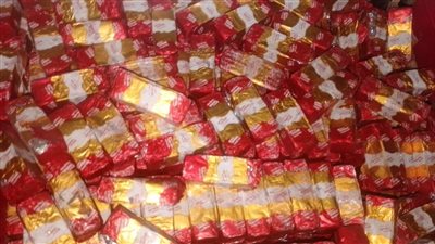 ضبط طن حلويات وشوكولاتة فاسدة قبل وصولها للأسواق بالأقصر