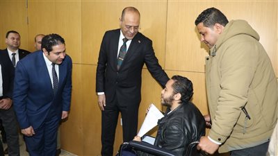 وزير العمل ونائب محافظ بني سويف يُكرّمان أوائل برامج التدريب المهني.. ويُسلّمان عقود عمل لذوي الهمم