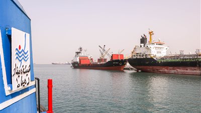 ميناء دمياط يستقبل أطنانًا من الذرة والقمح والفول خلال الـ24 ساعة الماضية