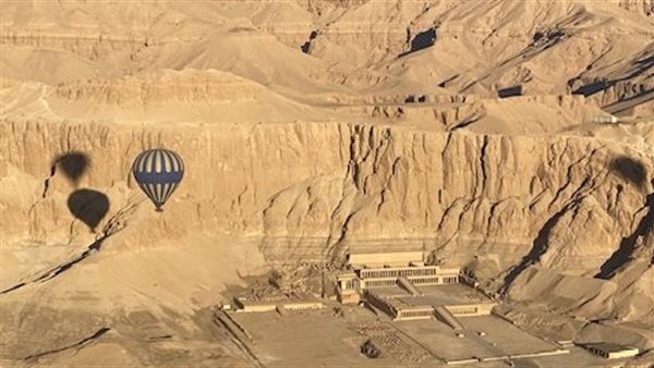 البالون الطائر بالأقصر