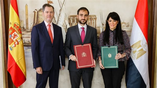 خلال التوقيع