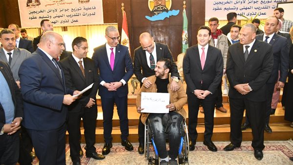 وزير العمل ومحافظ