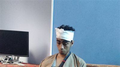 صدمنا وطلع يجري.. أحد المصابين يكشف تفاصيل إصابته ووالدته جراء تعرضهما لحادث سير بالمعادي| فيديو