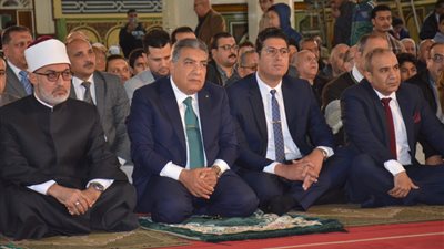 محافظ الدقهلية ومفتي الجمهورية يؤديان صلاة الجمعة بمسجد النصر بالمنصورة 