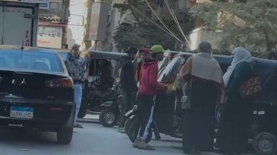 تعدوا على المواطنين بالأسلحة البيضاء.. سكان حسن محمد يستغيثون بمحافظ الجيزة بسبب سائقي التوك توك| صور
