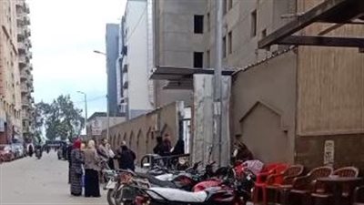 أنهت حياة صغيرها وخلصت على نفسها.. أسرة الأم القاتلة بالبحيرة أمام المشرحة في انتظار خروج الجثامين| بث مباشر