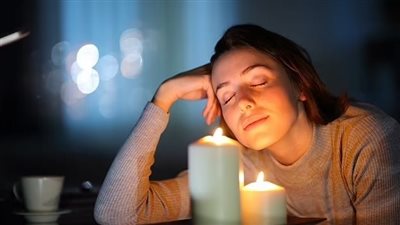 أبرزها تهدئة العقل.. فوائد التأمل باستخدام الشموع 