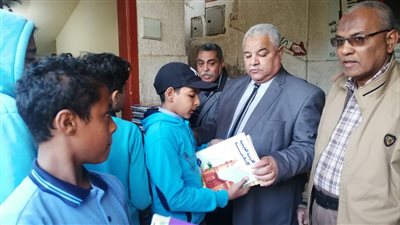 في أول أيام الفصل الدراسي الثاني.. وكيل تعليم الأقصر يتابع انضباط المدارس ويوجه بتحليل نتائج الطلاب