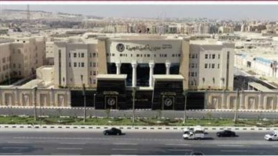 طبيبة تحرر محضرا ضد إعلامي شهير للتشهير بها وسبها وقذفها عبر برنامجه