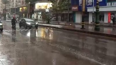 بالتزامن مع تحذيرات الأرصاد.. أمطار متفاوتة الشدة تضرب بعض المحافظات | بث مباشر