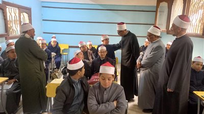 بحضور قيادات الأزهر.. العمة الحمراء والقفطان يزينان طوابير الصباح بالمعاهد الأزهرية
