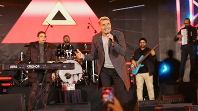 عمرو دياب يتألق في حفل كبير بقلب القاهرة| صور