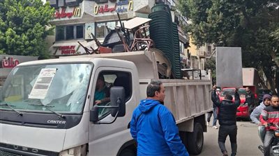 حملة مكبرة على المحال المخالفة لإزالة الإشغالات والتعديات بشوارع وسط القاهرة والزمالك| صور