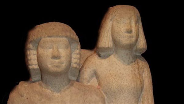  تمثال لـ زوجين من