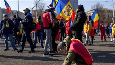 رئيس رومانيا يعلن استقالته قبل تصويت البرلمان بعزله