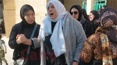 انهيار والدة أحمد مرجان نجل صاحب محل أسماك شهير بالمحلة المقتول بالرصاص خلال جنازته | بث مباشر