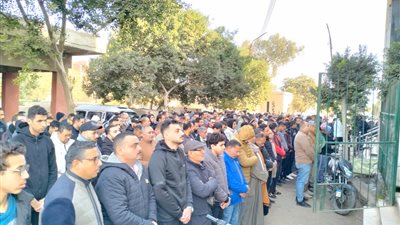 أهالي بنها يشيعون جثمان شاب توفي صعقا بالكهرباء بالسعودية |صور