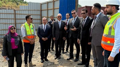 وزير الإسكان يتفقد محطة معالجة مياه تنفذها شركة مصرية في غينيا الاستوائية