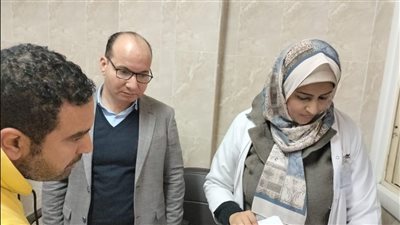 مدير قطاع الصحة بالقاهرة يتابع ميكنة مركز طبي النهضة.. ويوجه باستخدام الإنترنت الهوائي لتلافي انقطاع الشبكة