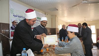 بإجمالي 250 فائزًا.. الرواق الأزهري ببني عدي في أسيوط يكرم المشاركين بمسابقة القرآن الكريم