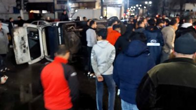 انقلاب ميكروباص بسبب السرعة الزائدة ببورسعيد.. وإصابة عامل دليفري| صور 