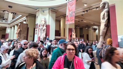 إقبال كبير من السائحين على زيارة المتحف المصري بالتحرير | صور