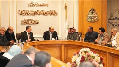 شعبة المستلزمات الطبية تقدم مذكرة لرئيس الوزراء لحل أزمة تصديقات الشهر العقاري على شهادات الصادرات