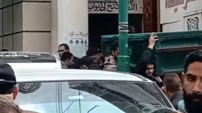 تشييع جثمان والدة زوجة عصام الحضري في مسقط رأسها بدمياط | بث مباشر