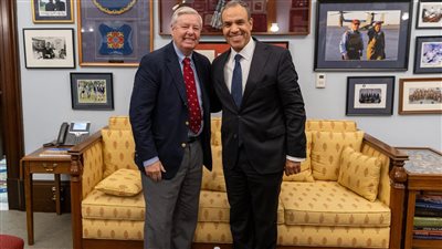 وزير الخارجية يبحث مع السيناتور الأمريكي ليندسي جراهام تطورات الأوضاع بالشرق الأوسط