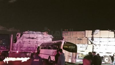 إصابة 27 شخصًا في حادث تصادم أتوبيس وسيارة نقل على الطريق الدولي بجمصة