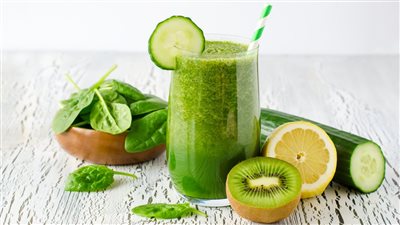  عزز صحتك وبشرتك بهذه الوصفة لعصير الخضار الغني بالطاقة