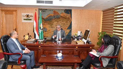بالتعاون مع الاتصالات والوكالة الألمانية.. محافظ الفيوم يبحث آليات إعادة هندسة العمليات وميكنة الخدمات بالديوان العام