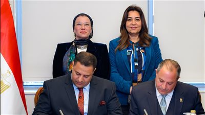 وزيرتا التنمية المحلية والبيئة تشهدان توقيع عقد خدمات الجمع ونقل المخلفات في بورسعيد