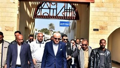 محافظ الأقصر يفتتح موقف القرنة الجديد لتعزيز خدمات النقل والسياحة