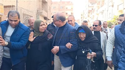 جاب حقها بعد 45 سنة.. محافظ المنيا يستجيب لاستغاثة مُسنة من مستأجري محال بالإيجار القديم: كل واحد يديها 1000 جنيه شهريًا| فيديو