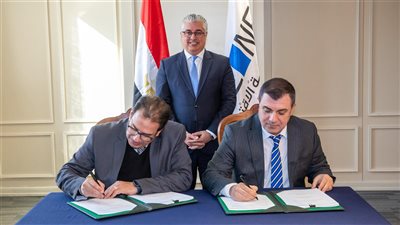 باستثمارات 3 ملايين دولار.. توقيع مشروعين جديدين لتصنيع وطباعة المنسوجات بمنطقة السخنة الصناعية