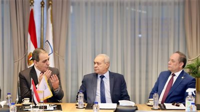 رئيس هيئة النيابة الإدارية يزور مجمع الإصدارات المؤمنة والذكية