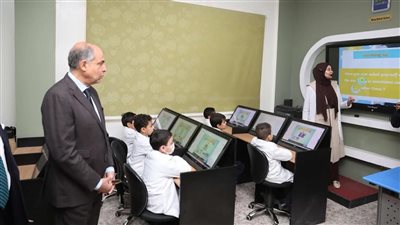 محافظ المنيا يدعو الطلاب إلى تنمية مواهبهم والاستمرار في المشاركة بالأنشطة الفنية بالمدارس