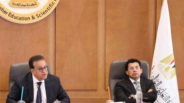 وزيرا الصحة والشباب